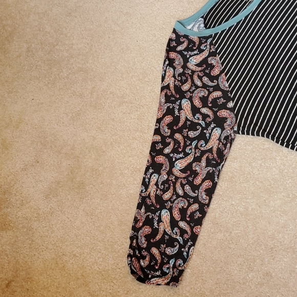 Maurices 24/7 paisley/stripe top size Large - Picture 9 of 9